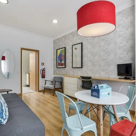 Stunning 1 Bed Apt W/decorated Int Nr Ajuda