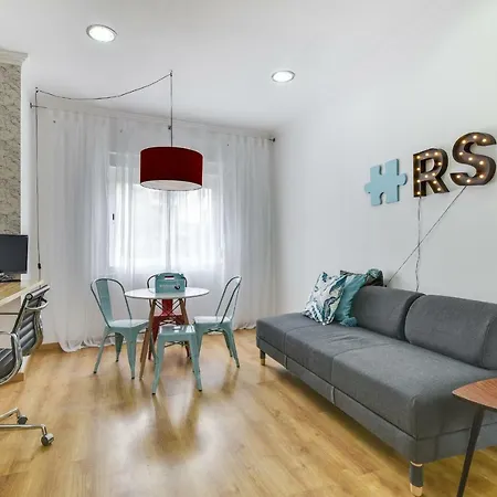 Stunning 1 Bed Apt W/decorated Int Nr Ajuda Appartamento Lisbona