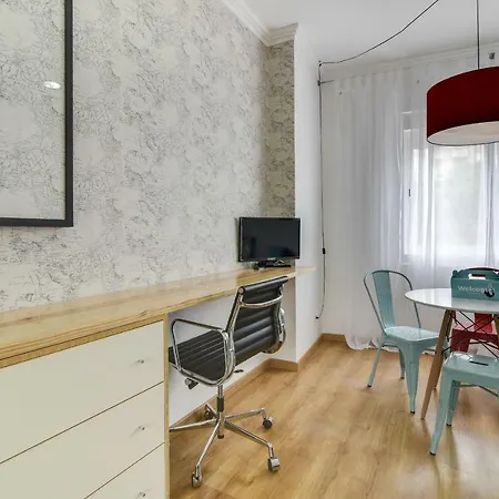 Stunning 1 Bed Apt W/decorated Int Nr Ajuda
