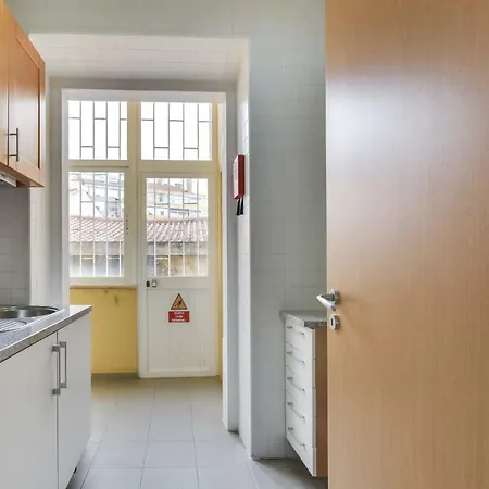Stunning 1 Bed Apt W/decorated Int Nr Ajuda Appartamento Lisbona